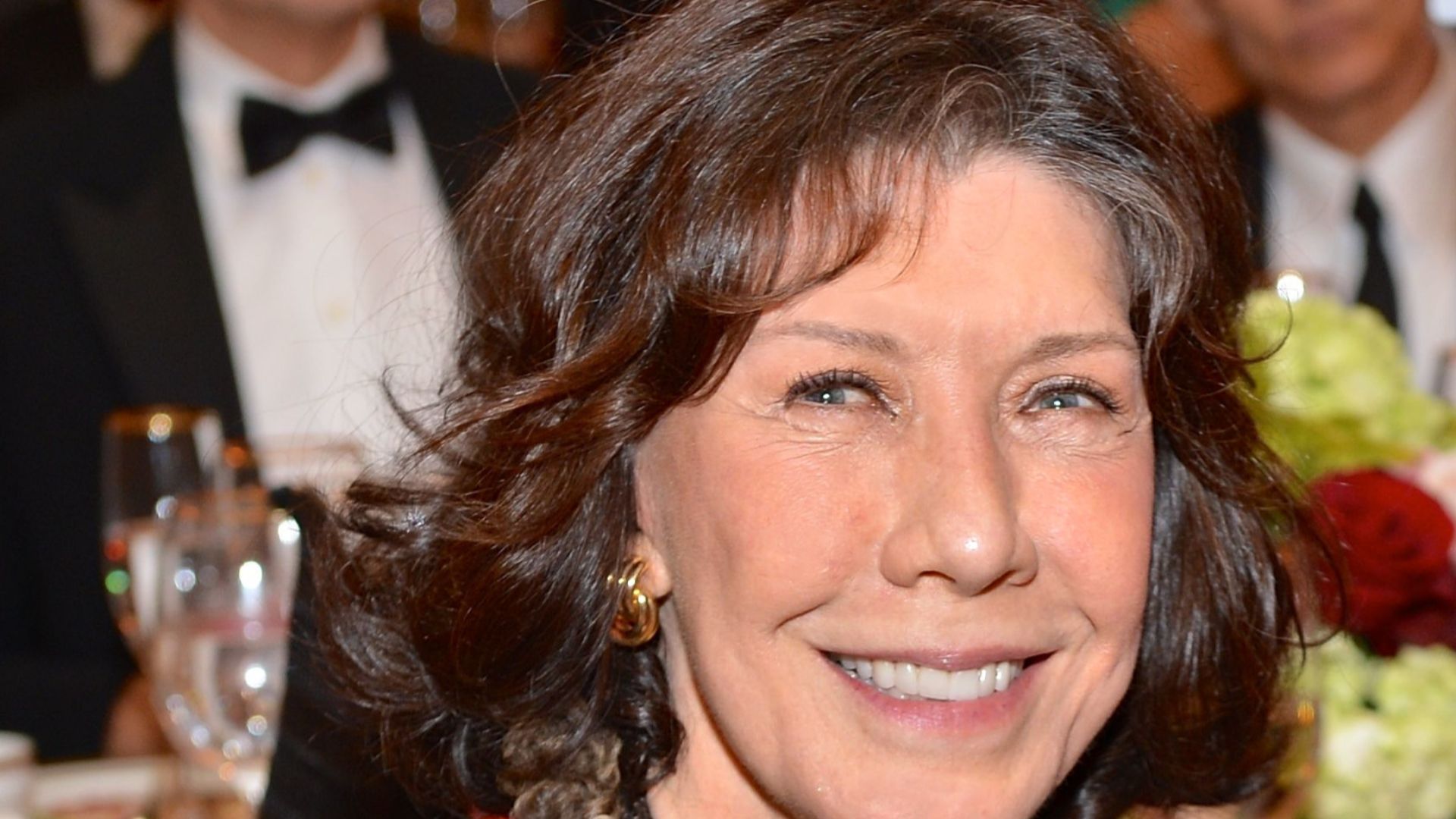 File:Lily Tomlin Smiles After Receiving Her Kennedy Center Honors Medallion.jpg