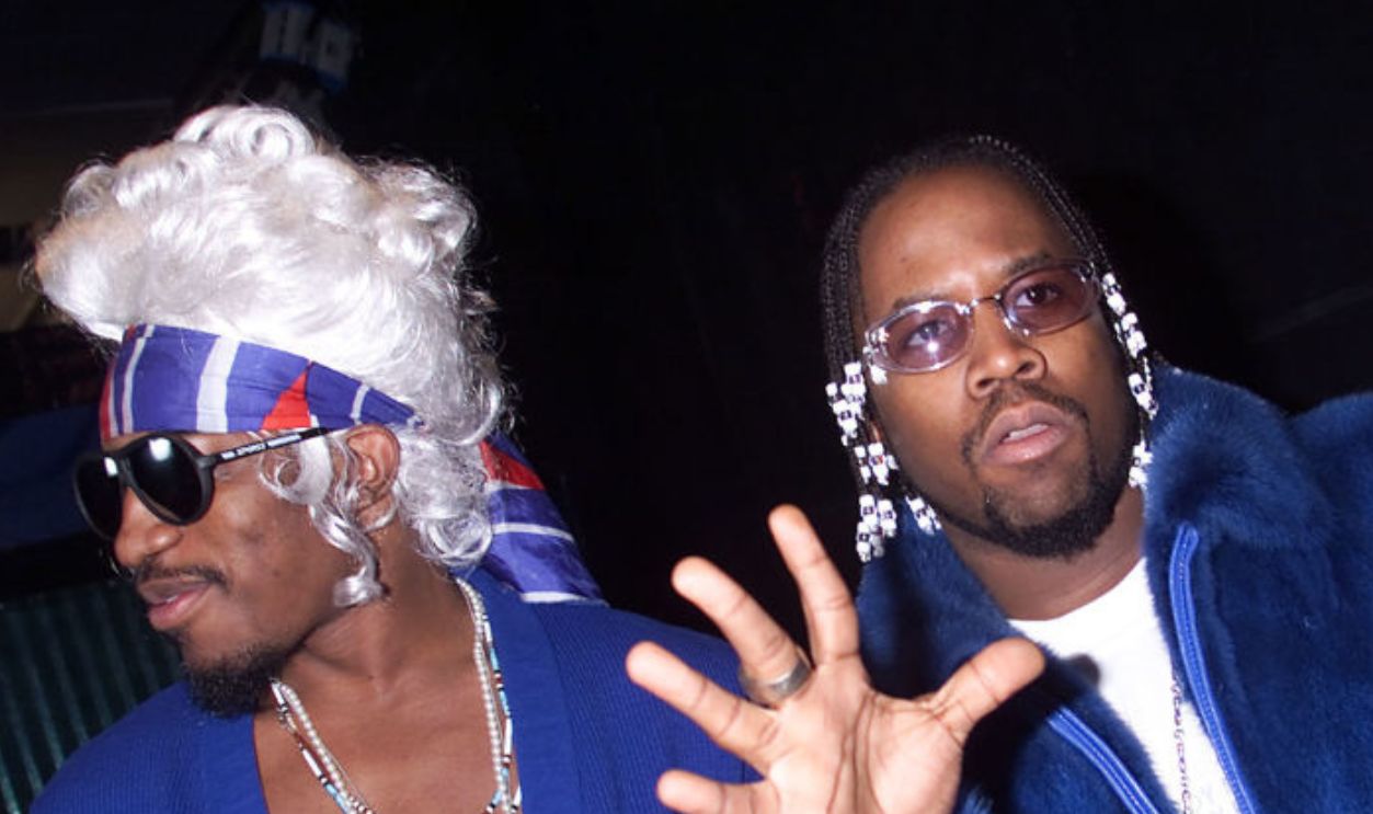 Andre (L) and Big Boi of Hip Hop Group OutKast on MTV's new interactive hip?Hop/R&B show, 'Direct Effect' in MTV's Times Square Studio's in New York City. The show is part of MTV's Spankin' New Music Week 2000. November 13, 2000