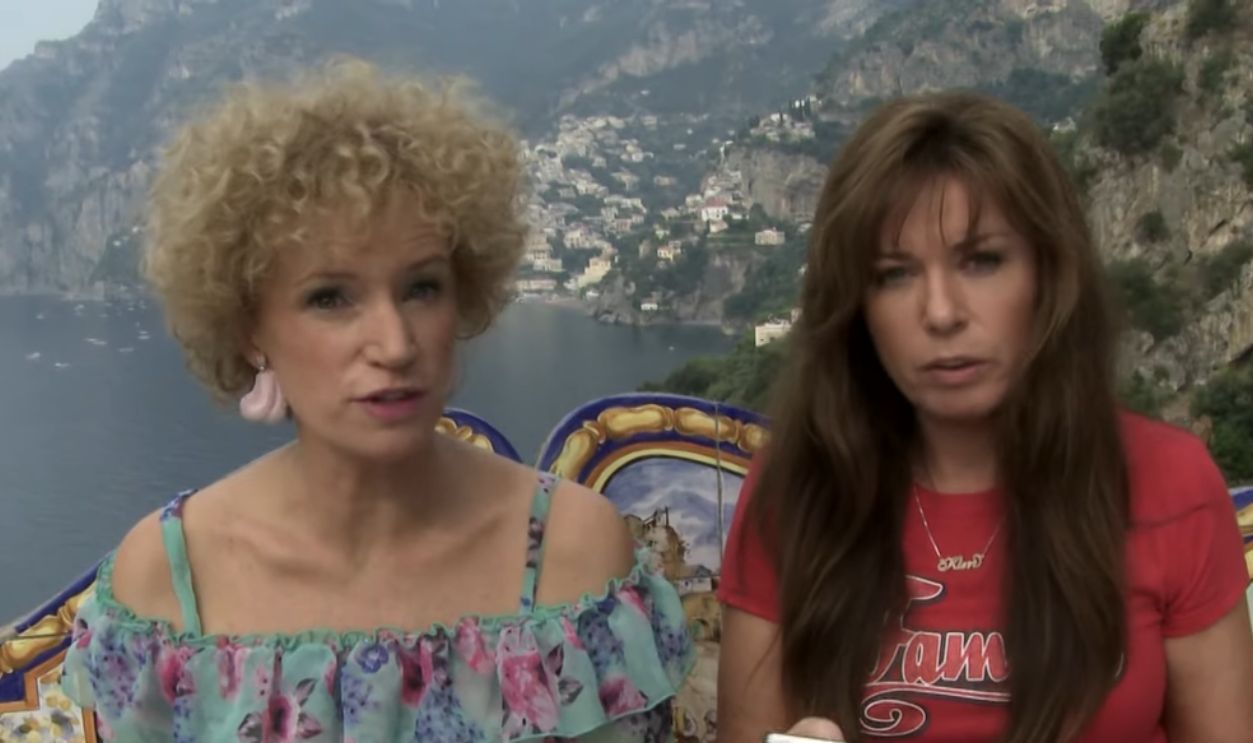 Screenshot from Kath & Kim (2002–2007)