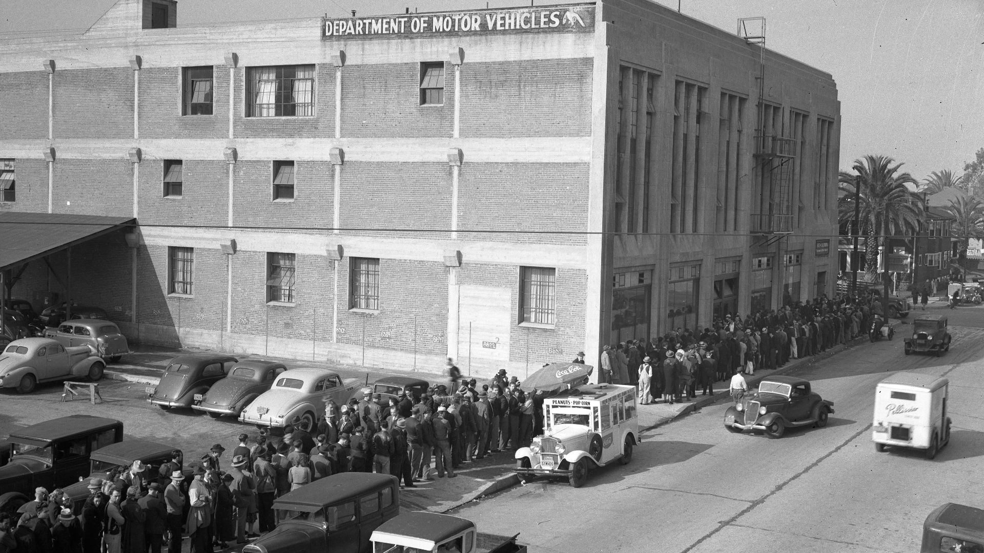 File:Los Angeles Department of Motor Vehicles building 1940.jpg