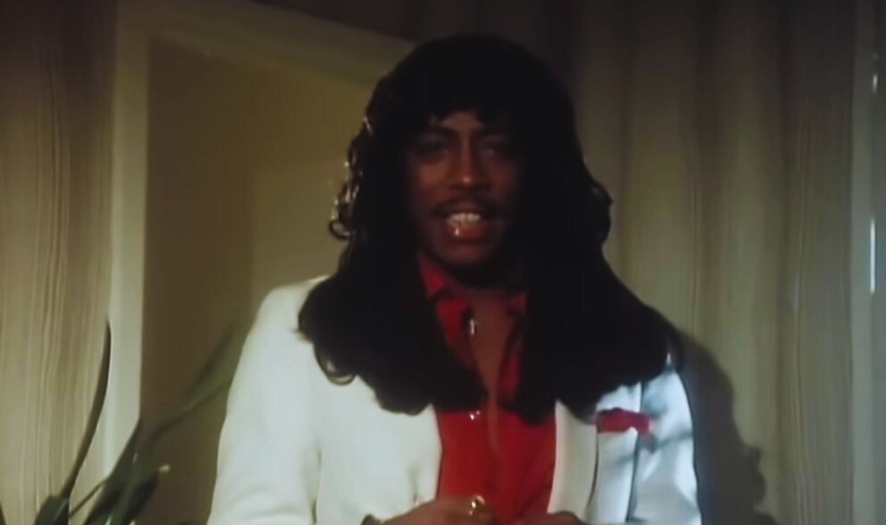 Screenshot from Rick James – Give It to Me Baby (1981)