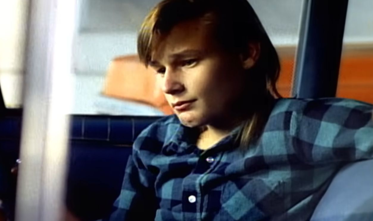  Screenshot from Everybody Hurts (1993)