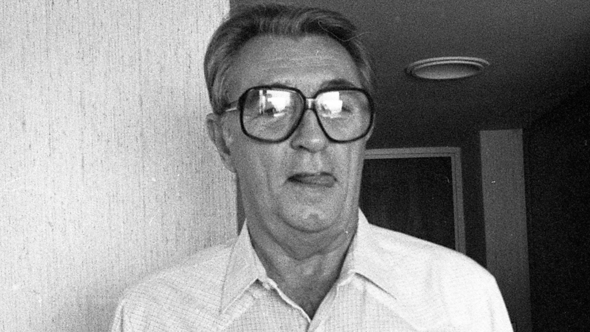 File:Famous actor Robert Mitchum arrived in Israel (FL45831965).jpg
