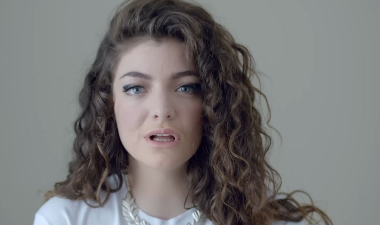 Screenshot from Royals (2013) 