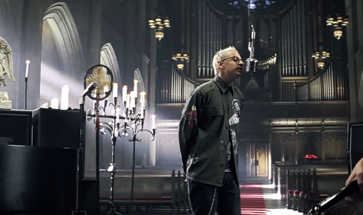 Screenshot from Numb (2003) 