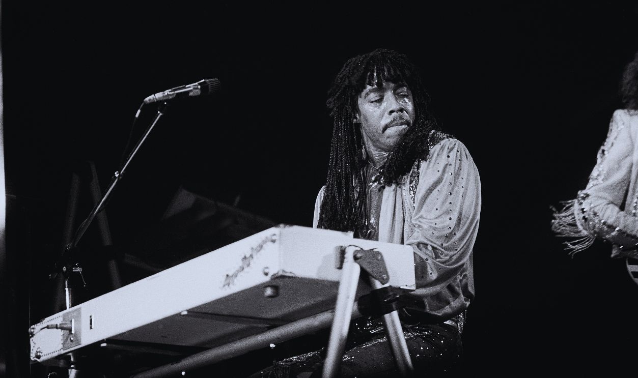 Gettyimages - 516088993, Rick James At The UIC Pavilion American musician Rick James (born James Johnson Jr, 1948 - 2004) performs onstage at the UIC Pavilion, Chicago, Illinois, September 17, 1982. 