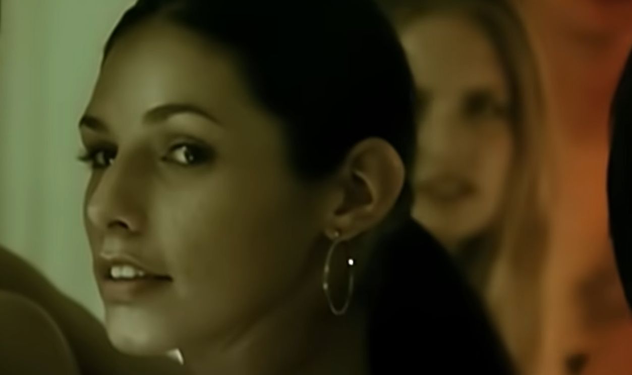 Screenshot from The Middle (2001)