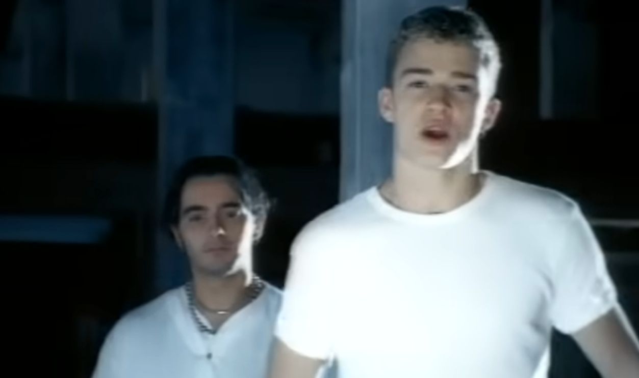 Screenshot from Tearin’ Up My Heart (1997)