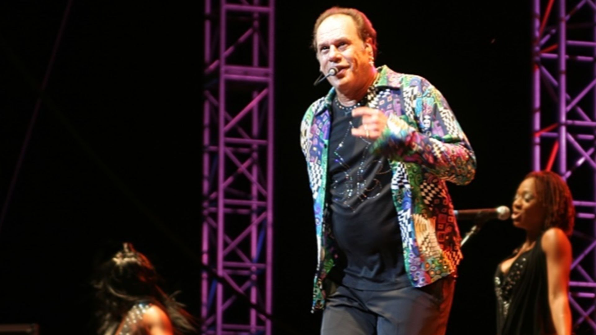 File:KC & The Sunshine Band2.jpg