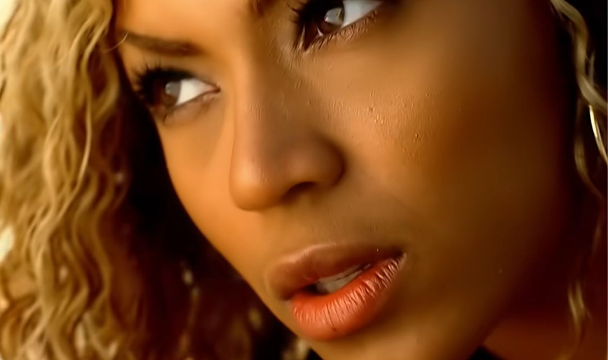 Screenshot from Survivor (2001)