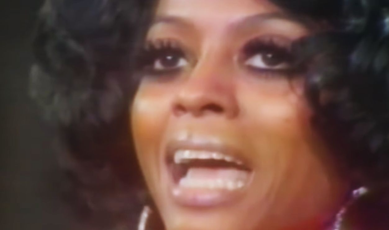 Screenshot from Ain’t No Mountain High Enough (Live on Diana!) (1971)