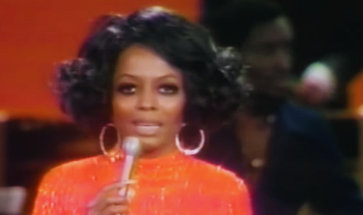 Screenshot from Ain’t No Mountain High Enough (Live on Diana!) (1971)