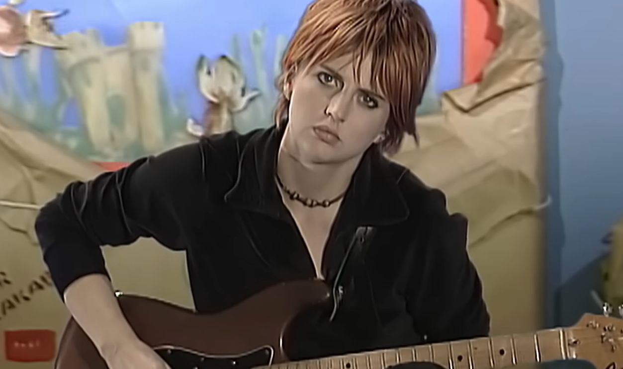 Screenshot from Connection (1994)