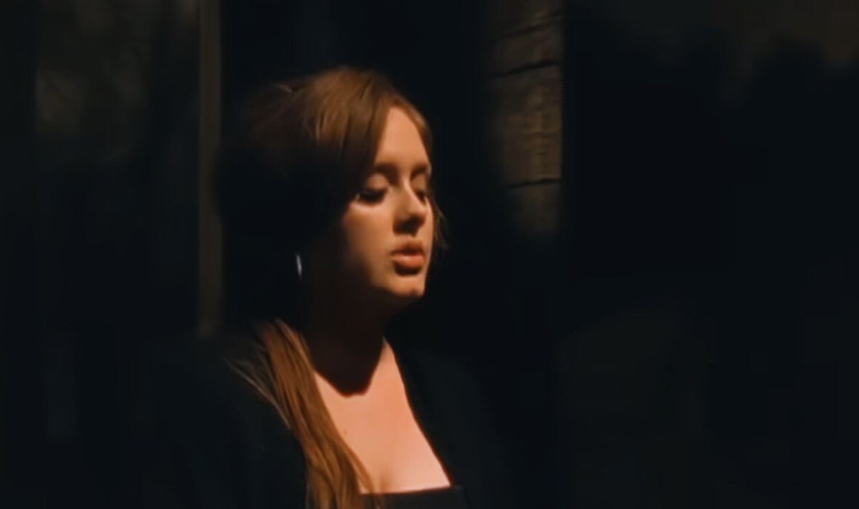 Screenshot from Adele – Hometown Glory (2007)