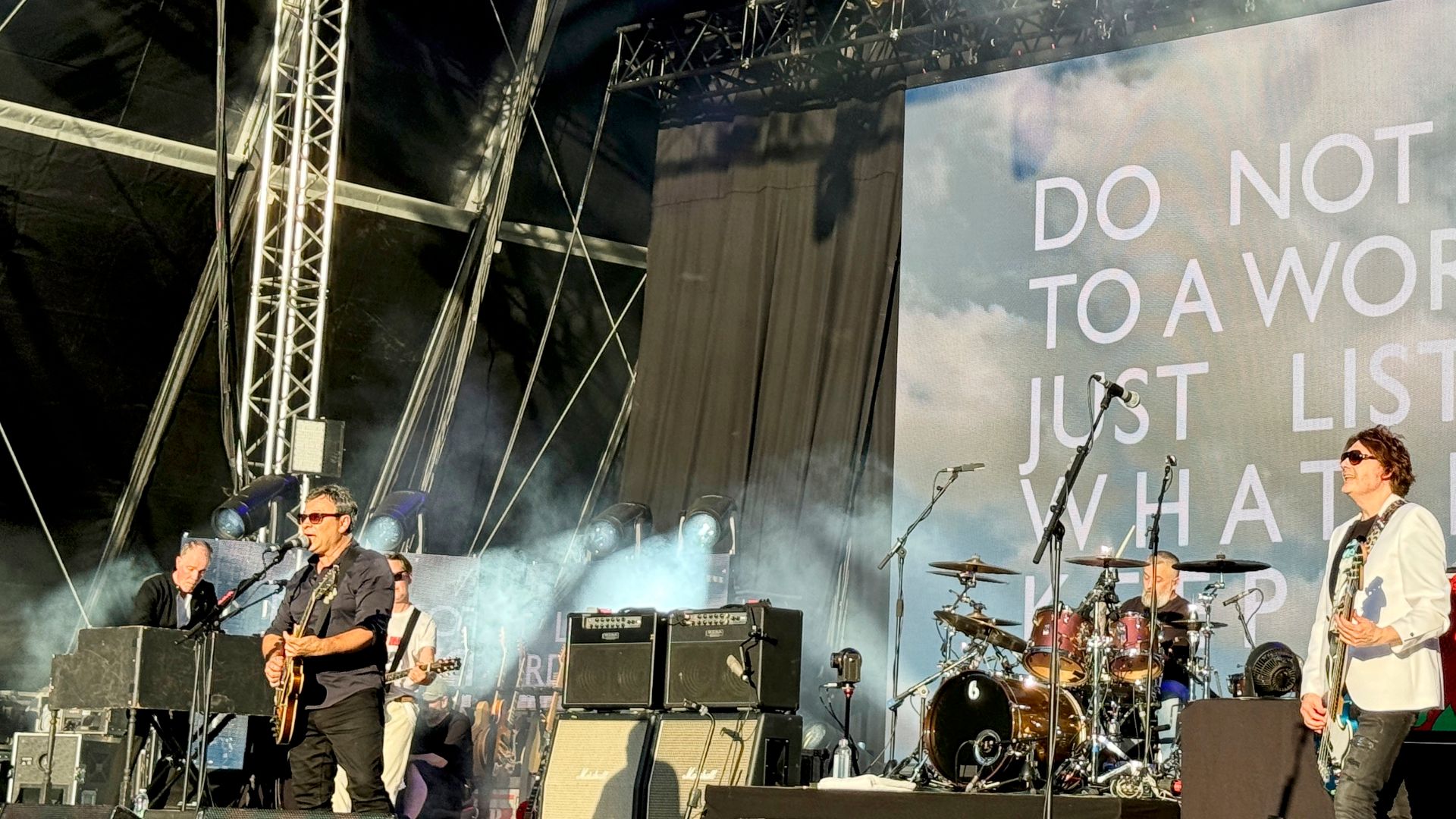 File:Manic Street Preachers at Ally Pally.jpg