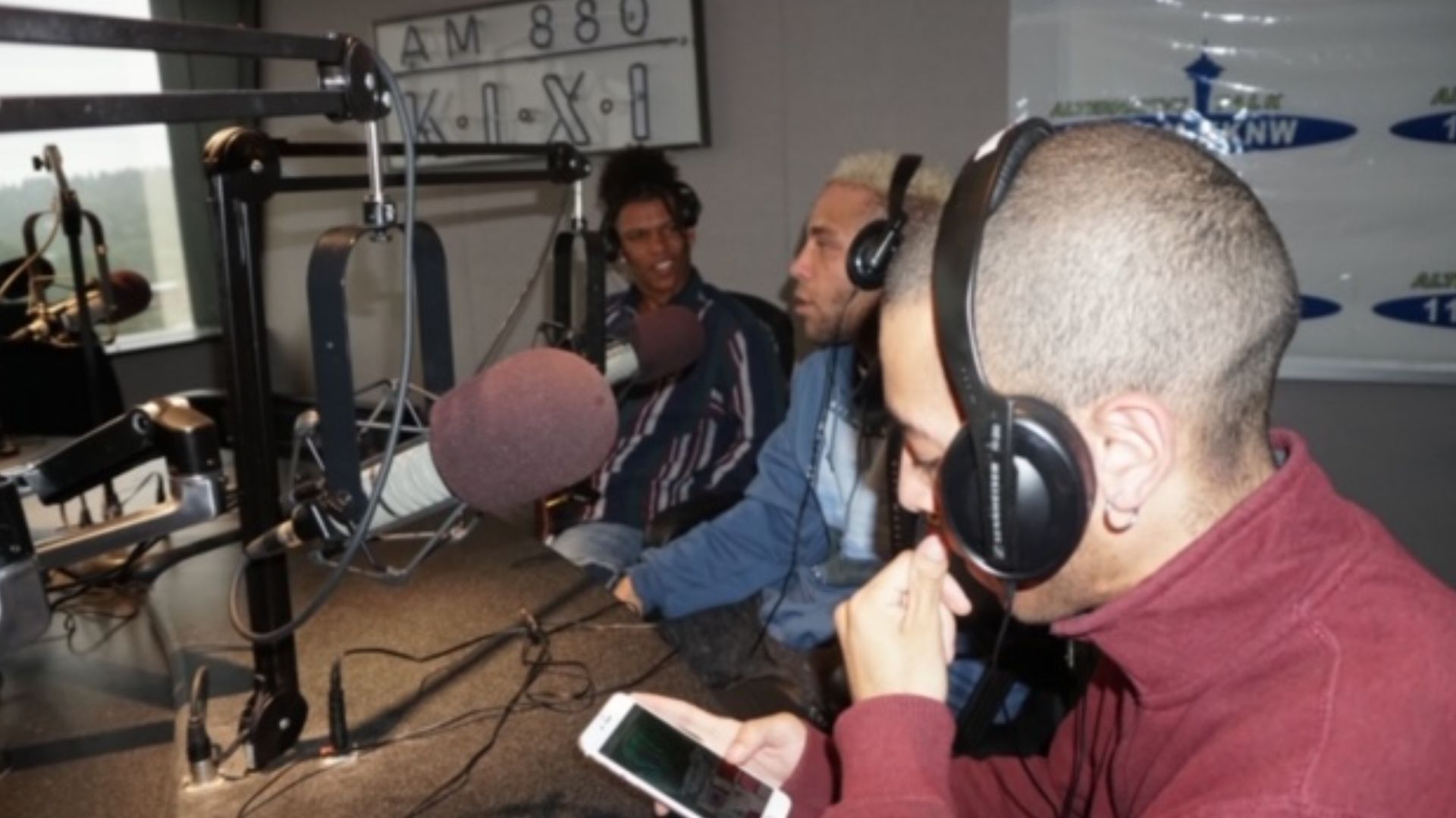 File:Ellis and Carter Wilson with HHHNAST podcast.jpg