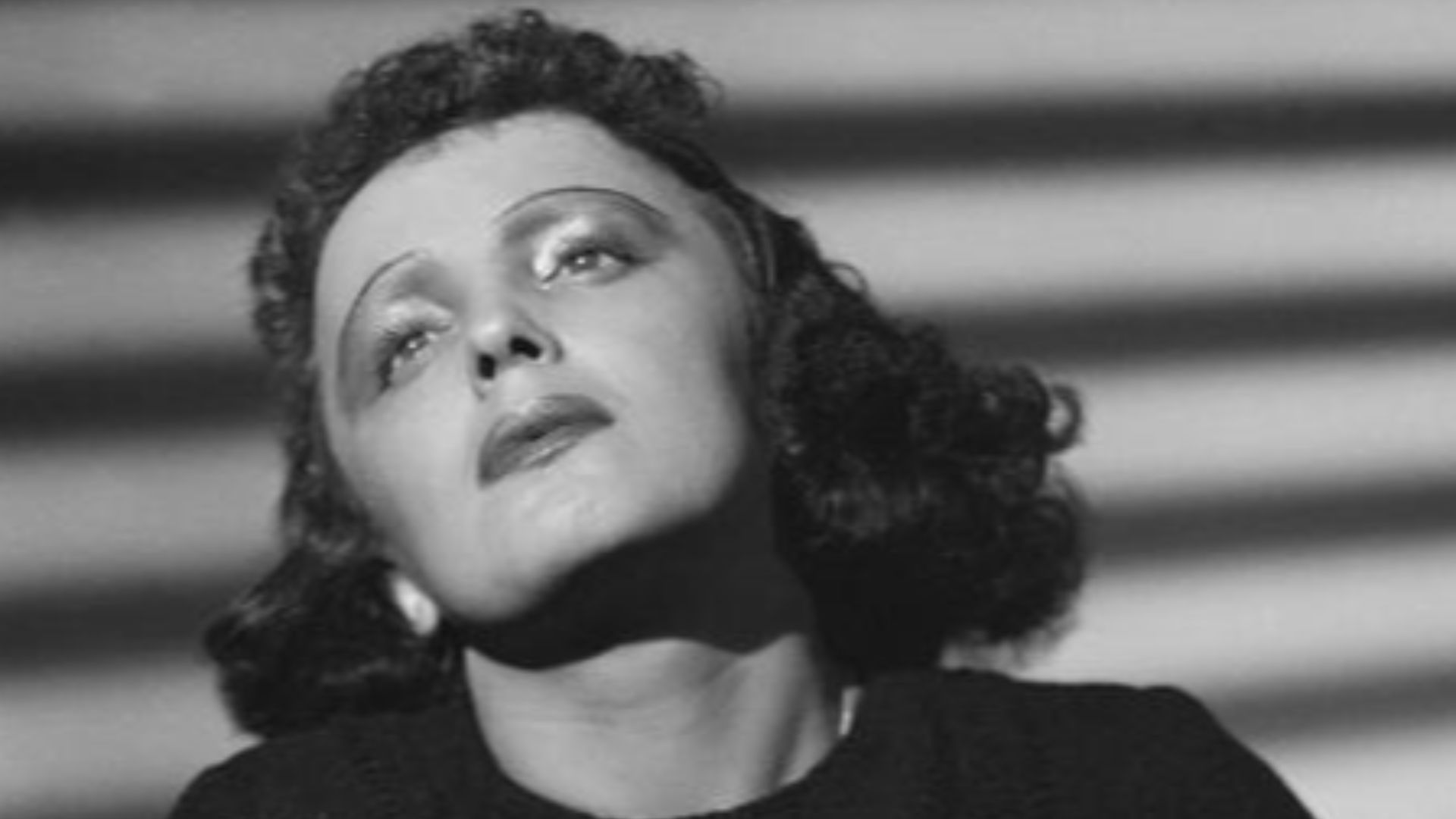 File:Piaf Harcourt 1939.jpg