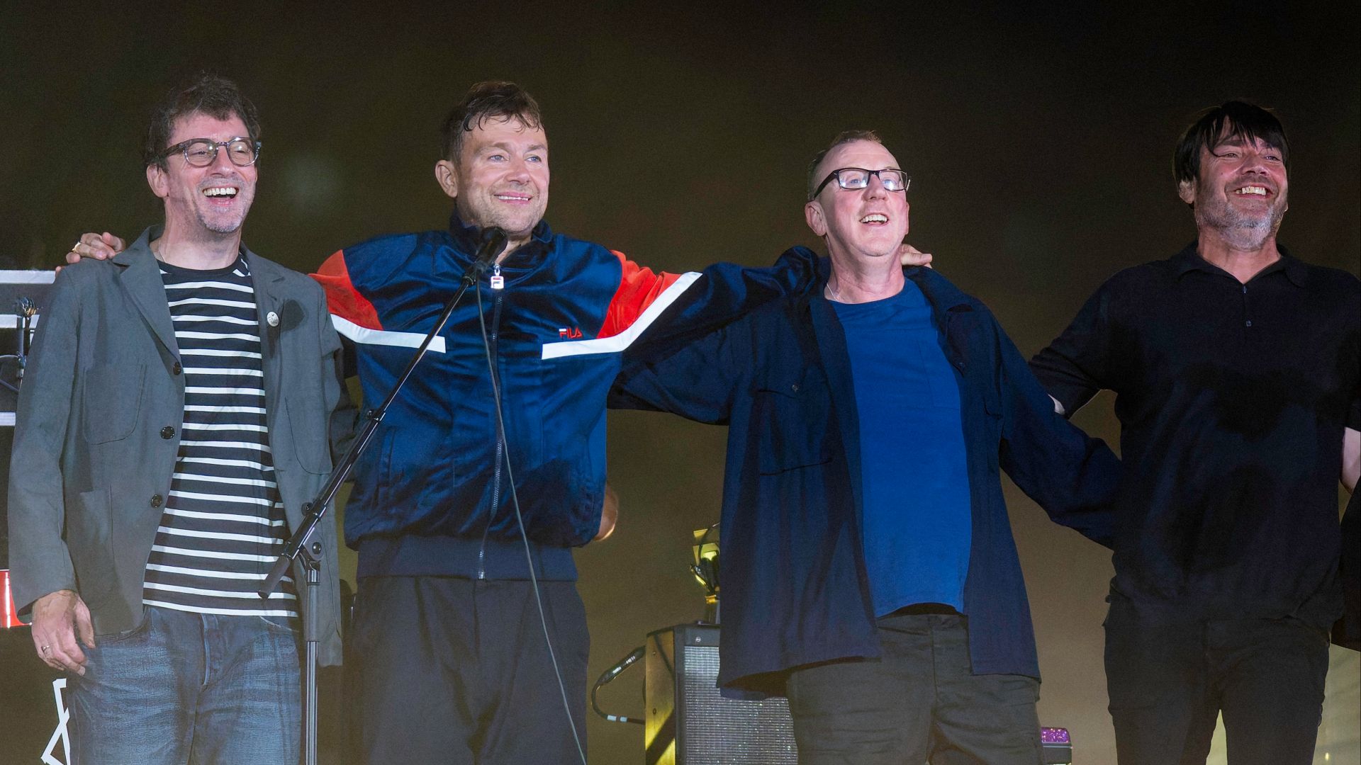 File:BlurWembley090723 (166 of 172) colour change (cropped).jpg