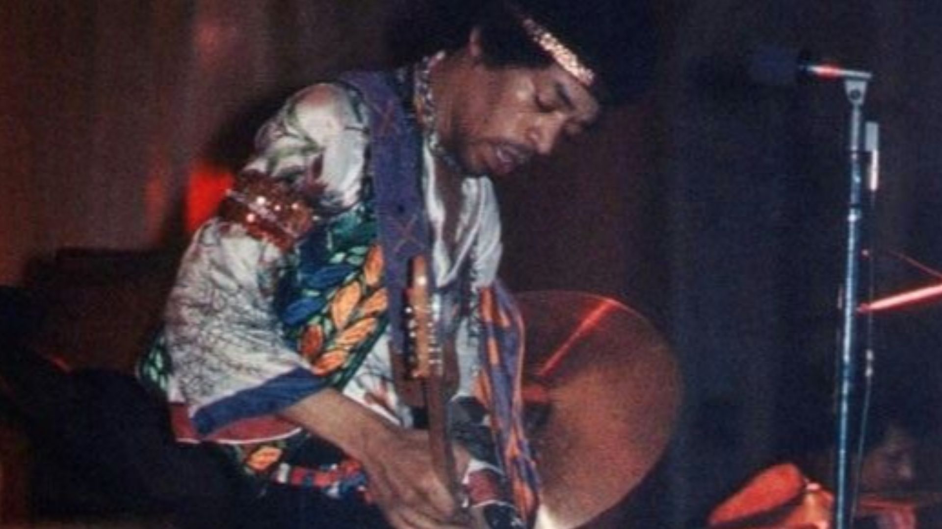 File:Hendrix performing 6-20-1970.jpg