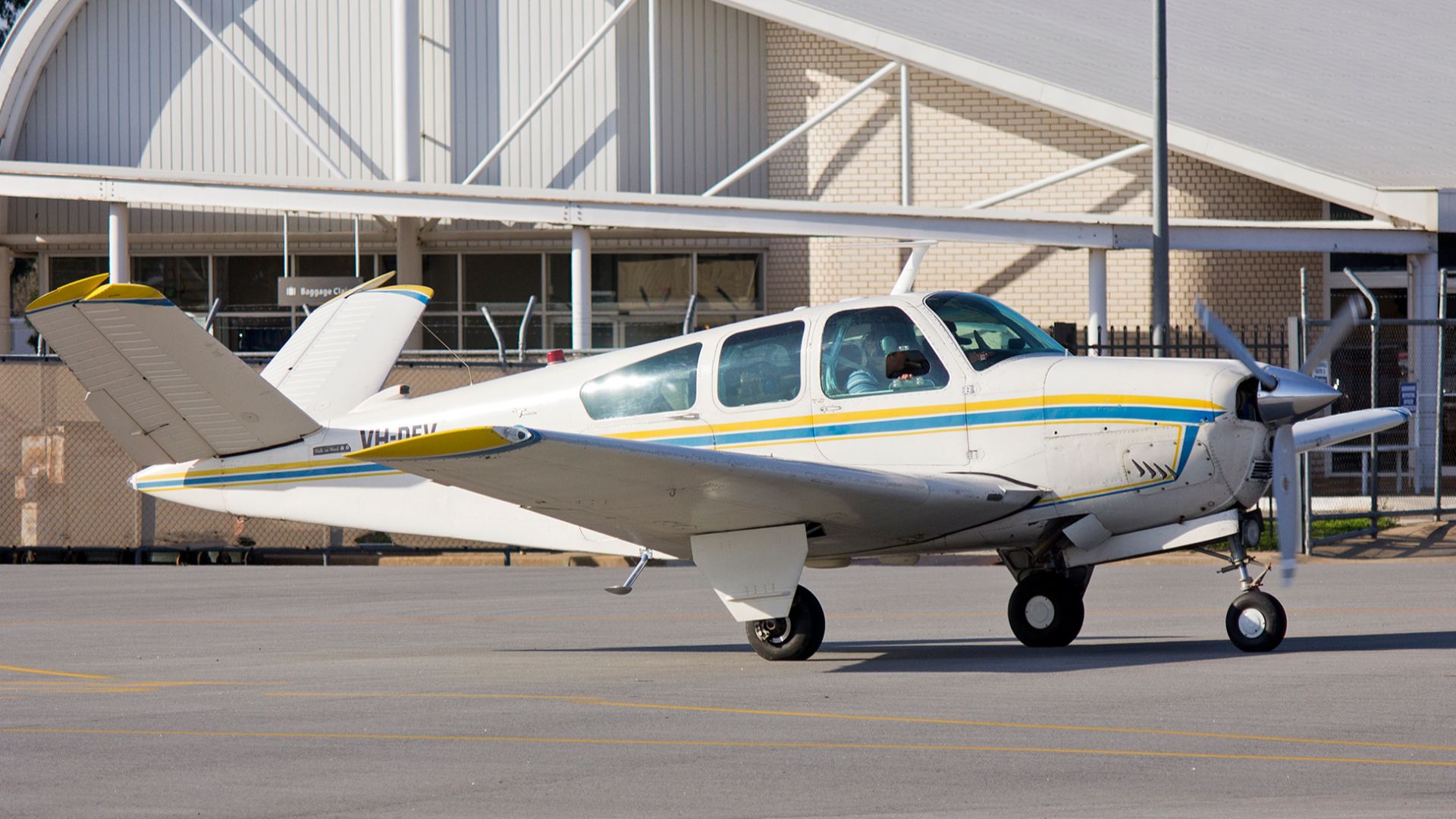File:Beech V35 Bonanza (VH-DEV) taxiing at Wagga Wagga Airport 1.jpg