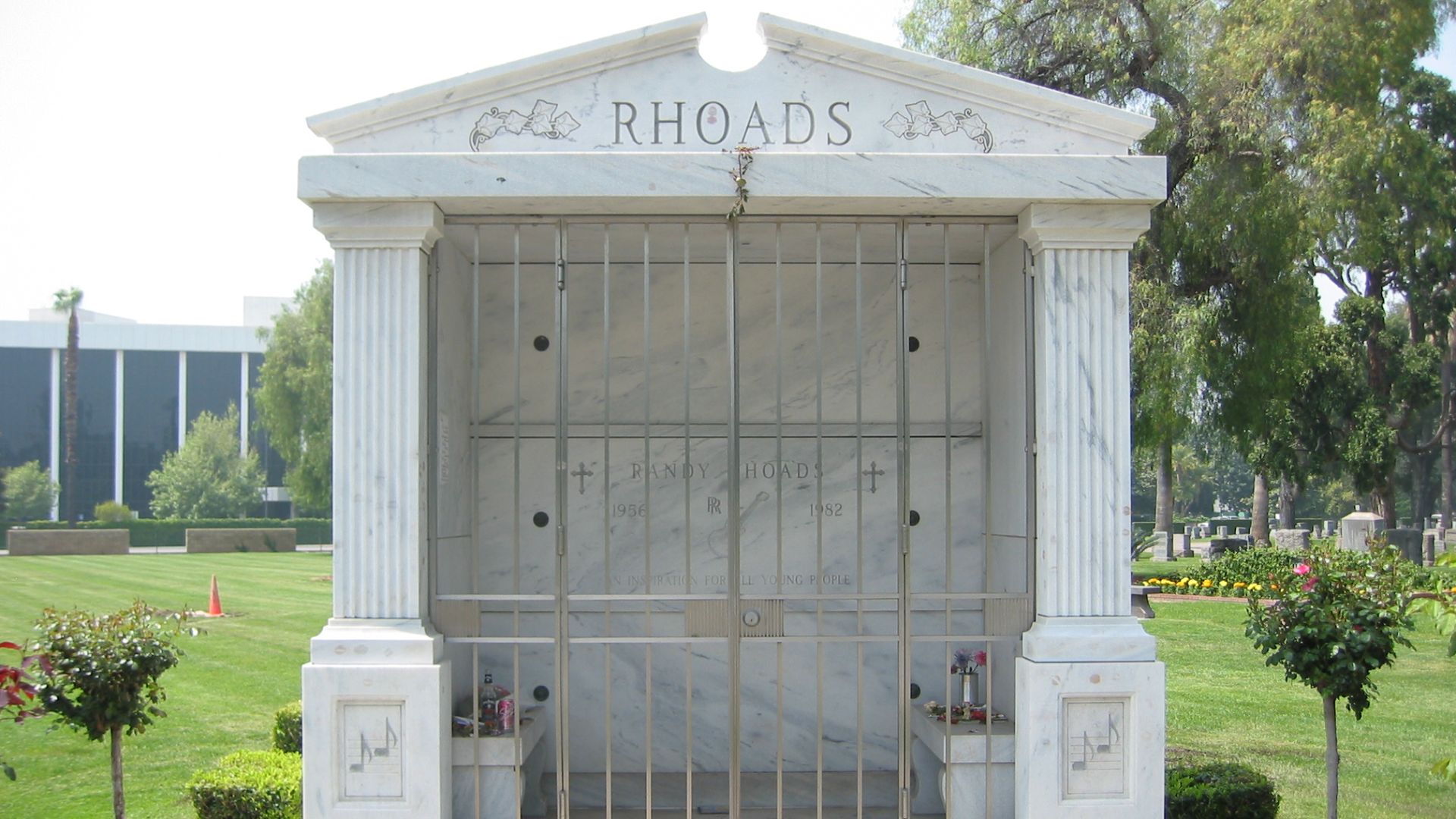 File:Tumba de Randy Rhoads.jpg