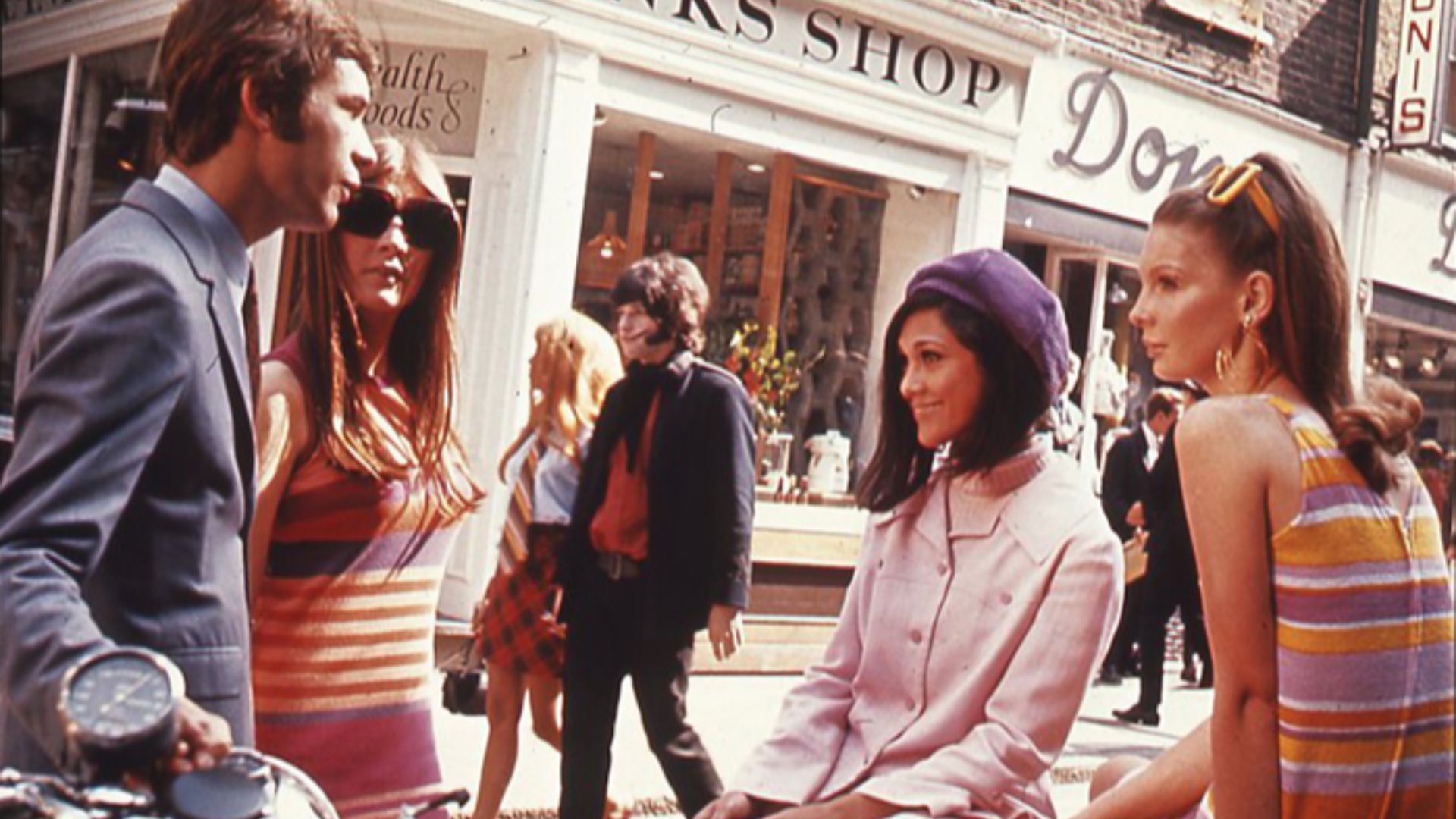 File:Londons Carnaby Street, 1966.jpg