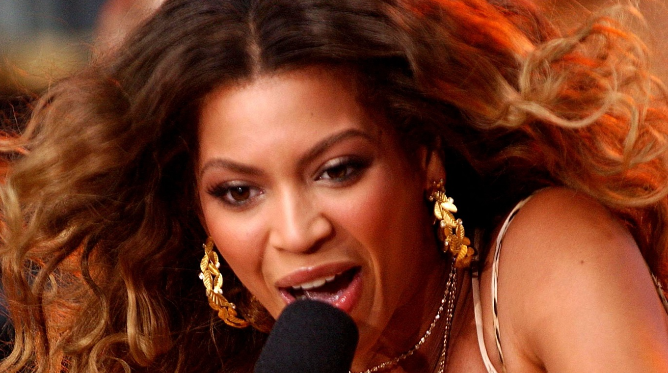 Beyonce on stage for ABC Good Morning America Concert - 2007