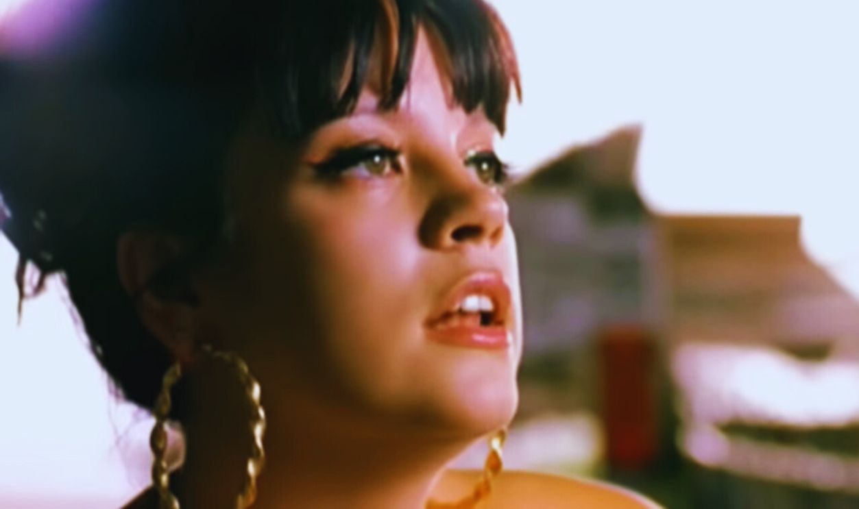 Screenshot from Lily Allen – LDN (2006)