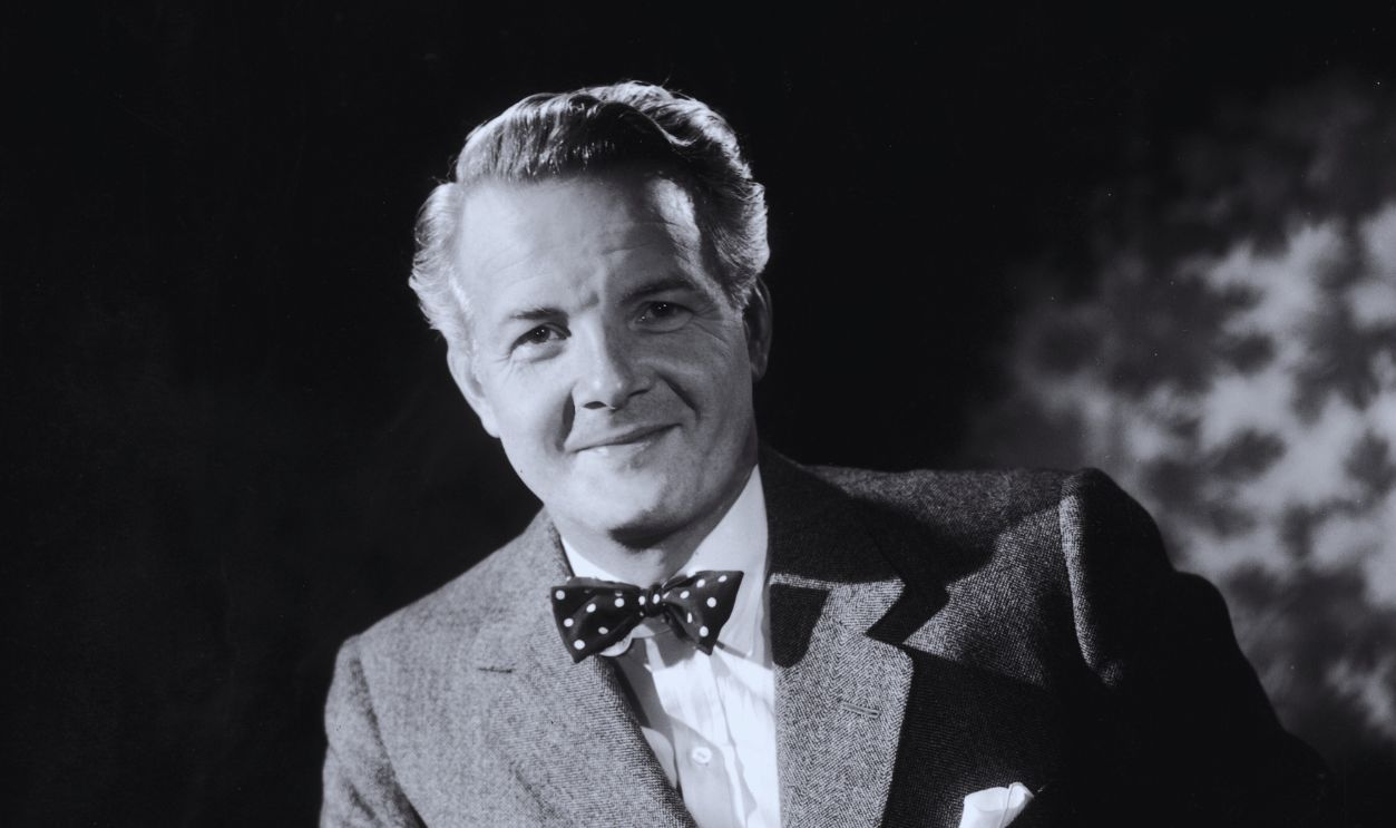 Gettyimages - 3158022, Hubert Gregg British stage actor and radio presenter Hubert Gregg, 1953.