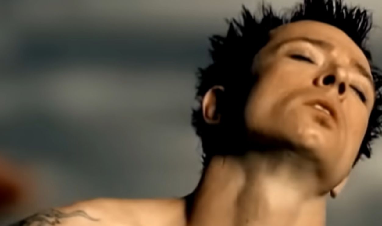 Screenshot from Sour Girl (2000)