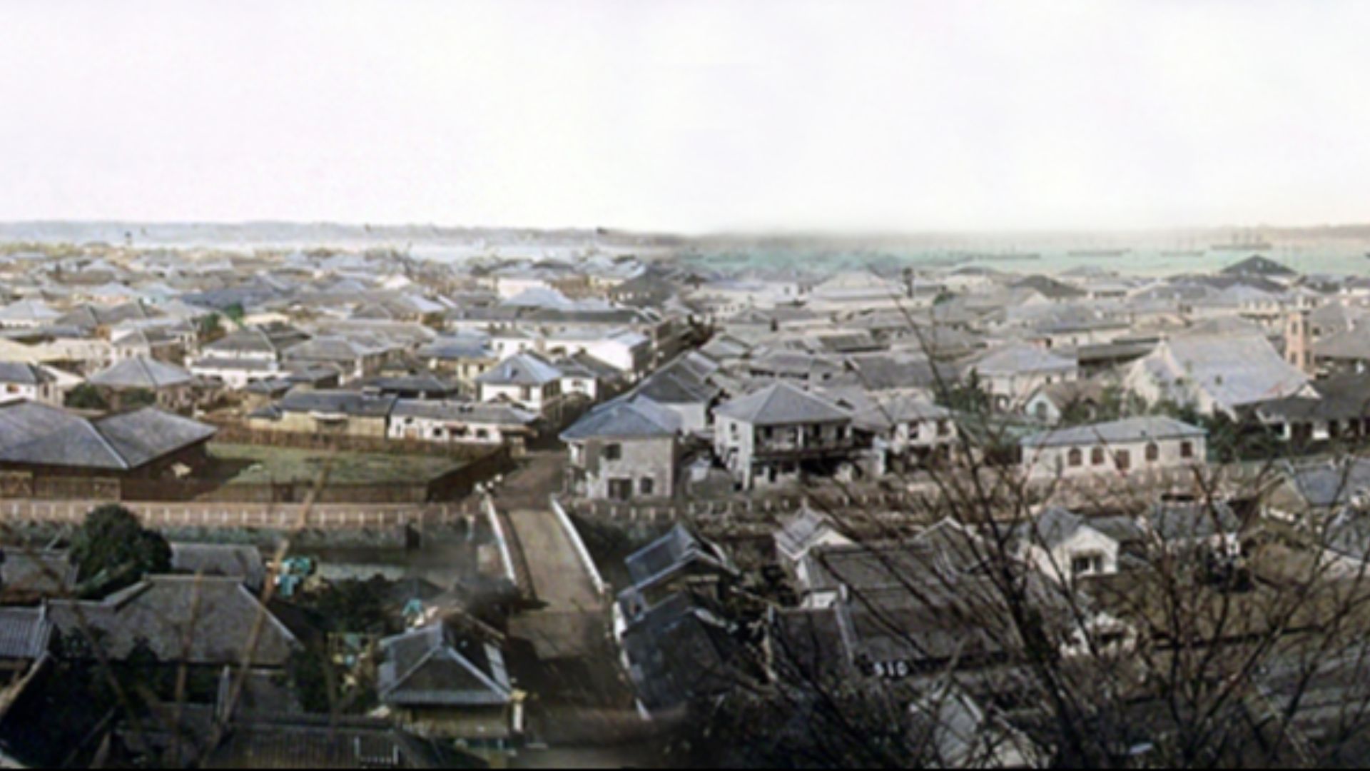 File:Kusakabe Kimbei - Yokohama Foreign Settlement Pano.jpg