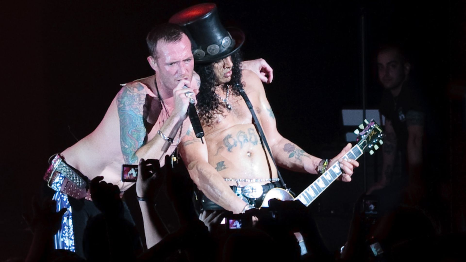 File:Velvet Revolver live in London 5 June 2007 03.jpg