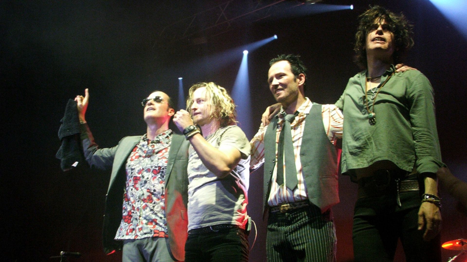 File:Stone temple pilots lineup on stage.jpg