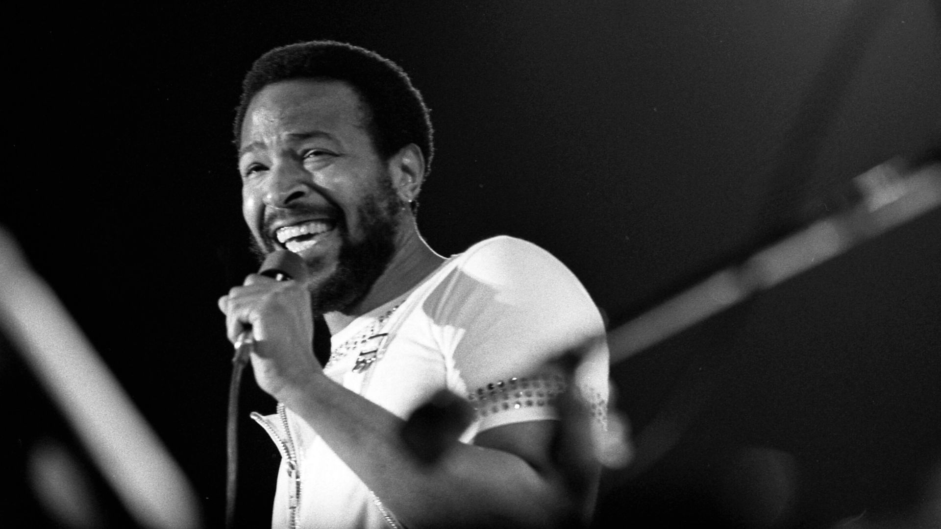 File:Marvin Gaye in concert at the Forum, 1974.jpg