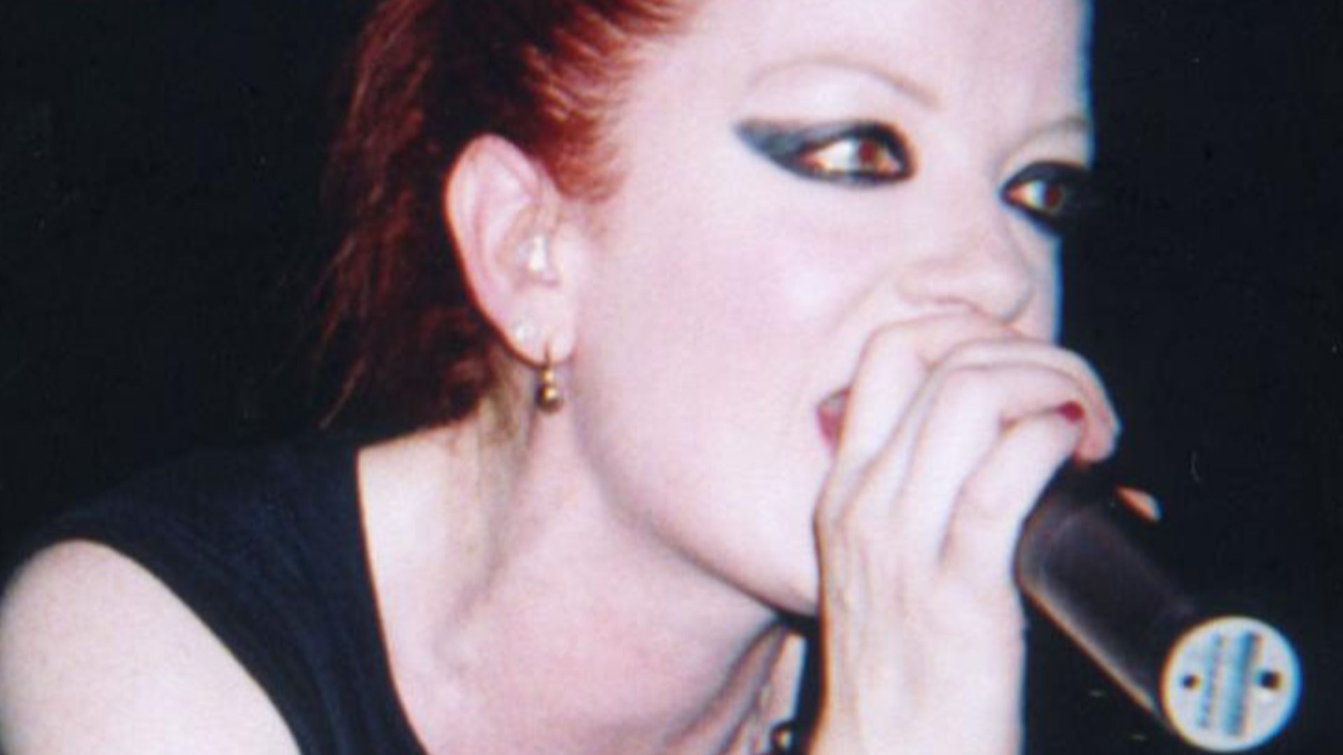 File:Shirley Manson Performing Live.jpg