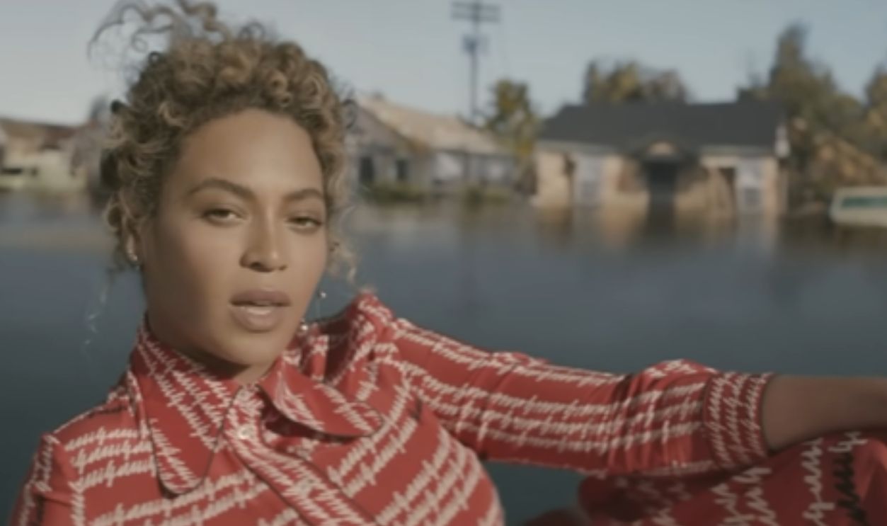 Screenshot from Formation (2016)