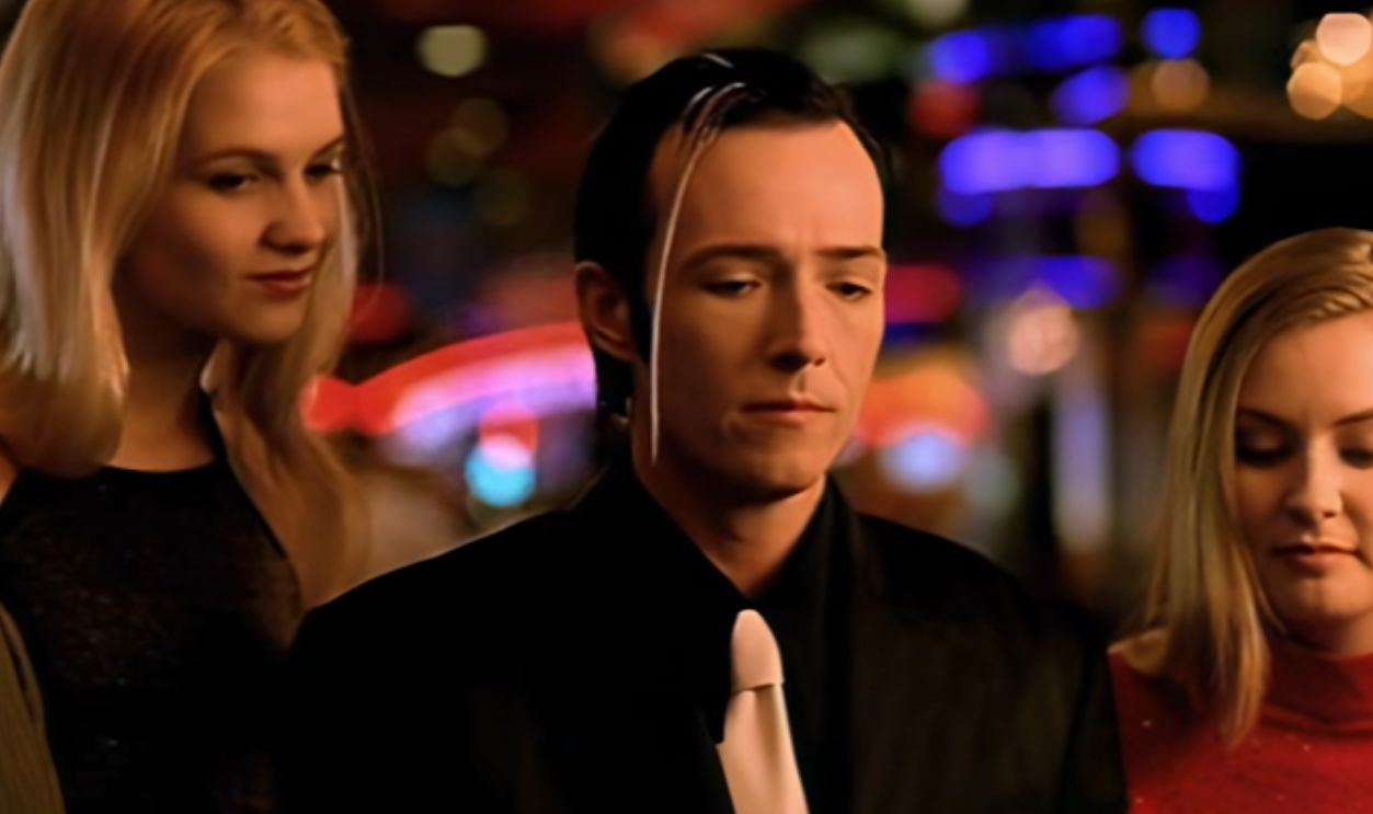 Screenshot from Barbarella (1998)