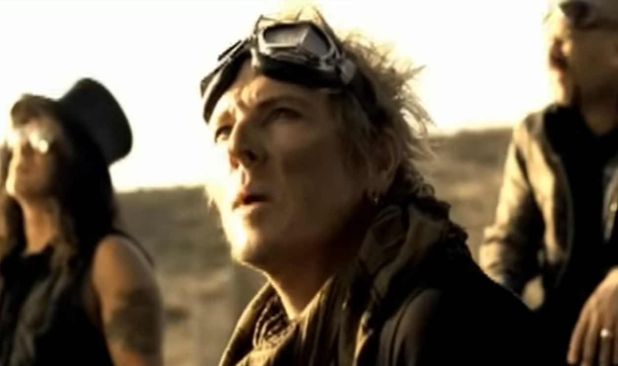 Screenshot from She Builds Quick Machines (2007)