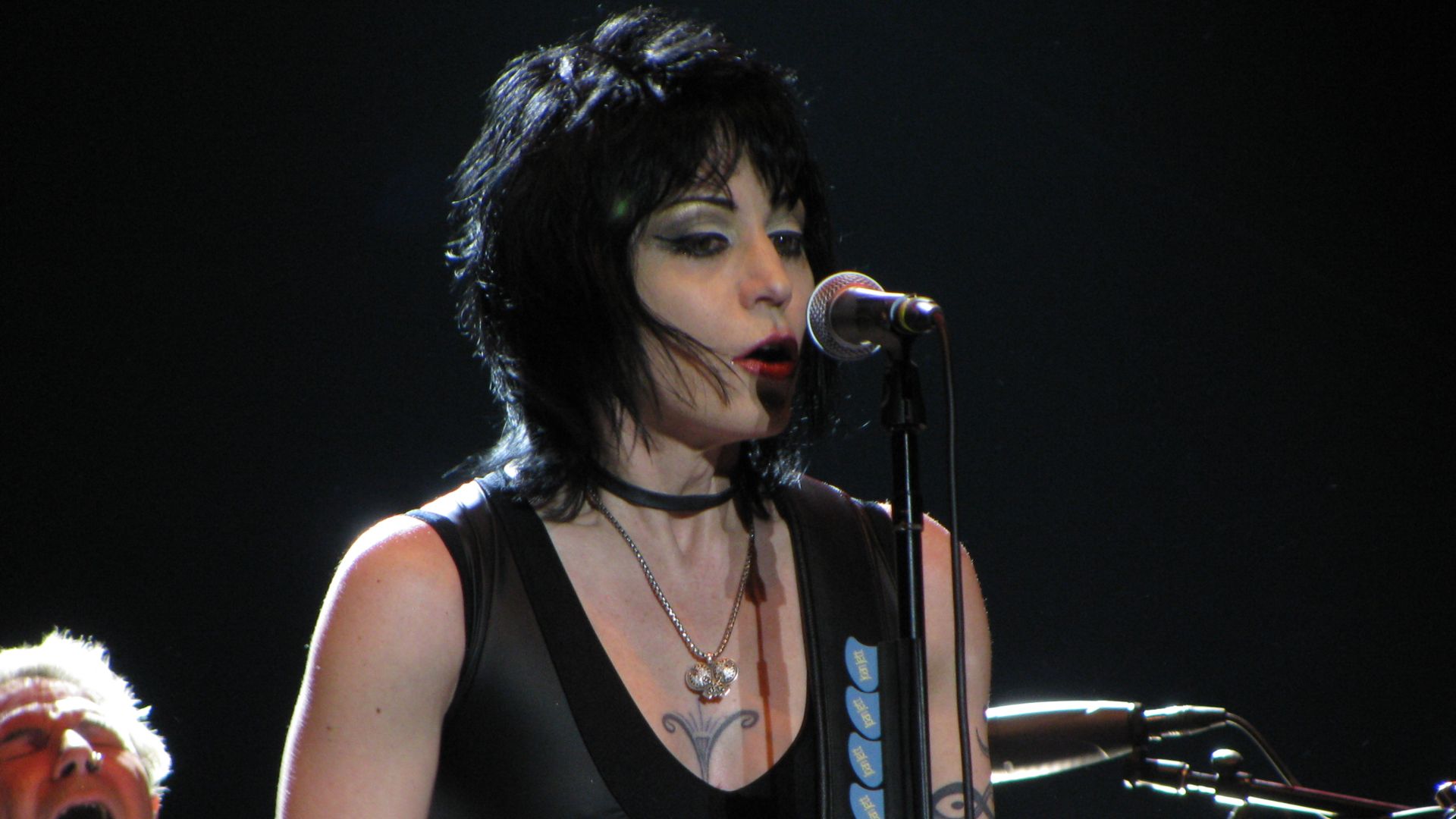 File:Joan Jett @ Bluesfest (4780200772).jpg