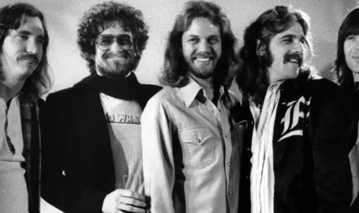 GERMANY - JANUARY 01: Photo of EAGLES; L-R: Joe Walsh, Don Henley, Don Felder, Glenn Frey, Randy Meisner - posed, studio, group shot - Photo: Ellen Poppinga