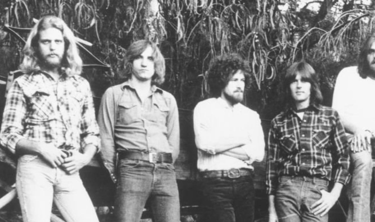 CIRCA 1977: (L-R) Don Felder, Joe Walsh, Don Henley, Randy Meisner, and Glenn Frey of the rock band 
