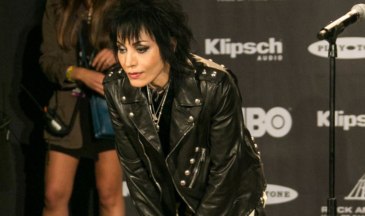 Gettyimages - 470279596, 30th Annual Rock And Roll Hall Of Fame Induction Ceremony - Press Room CLEVELAND, OH - APRIL 18: Joan Jett speaks during the 30th annual Rock and Roll Hall of Fame Induction Ceremony at Public Hall on April 18, 2015 in Cleveland, Ohio.