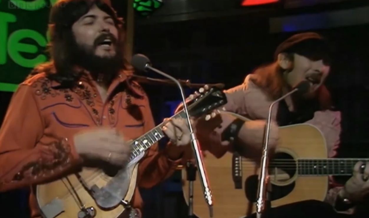 Screenshot from Summer Breeze (1972)