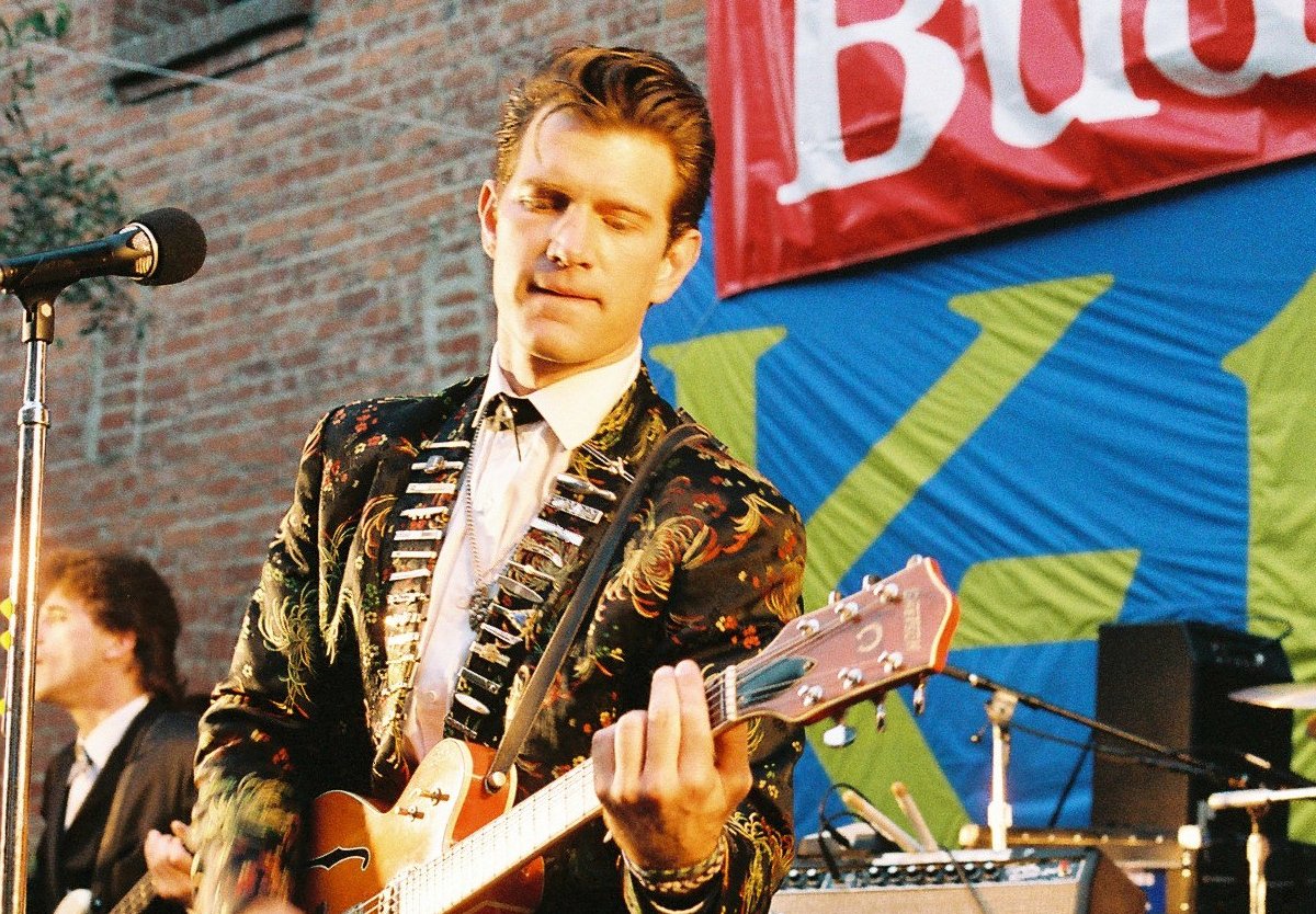 Chris Isaak on stage in San Francisco in 1988