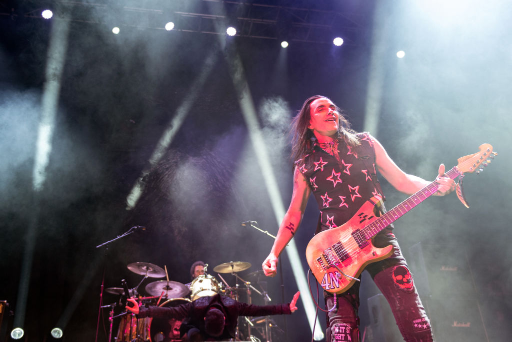 Kevin Figueiredo and Nuno Bettencourt of Extreme onstage