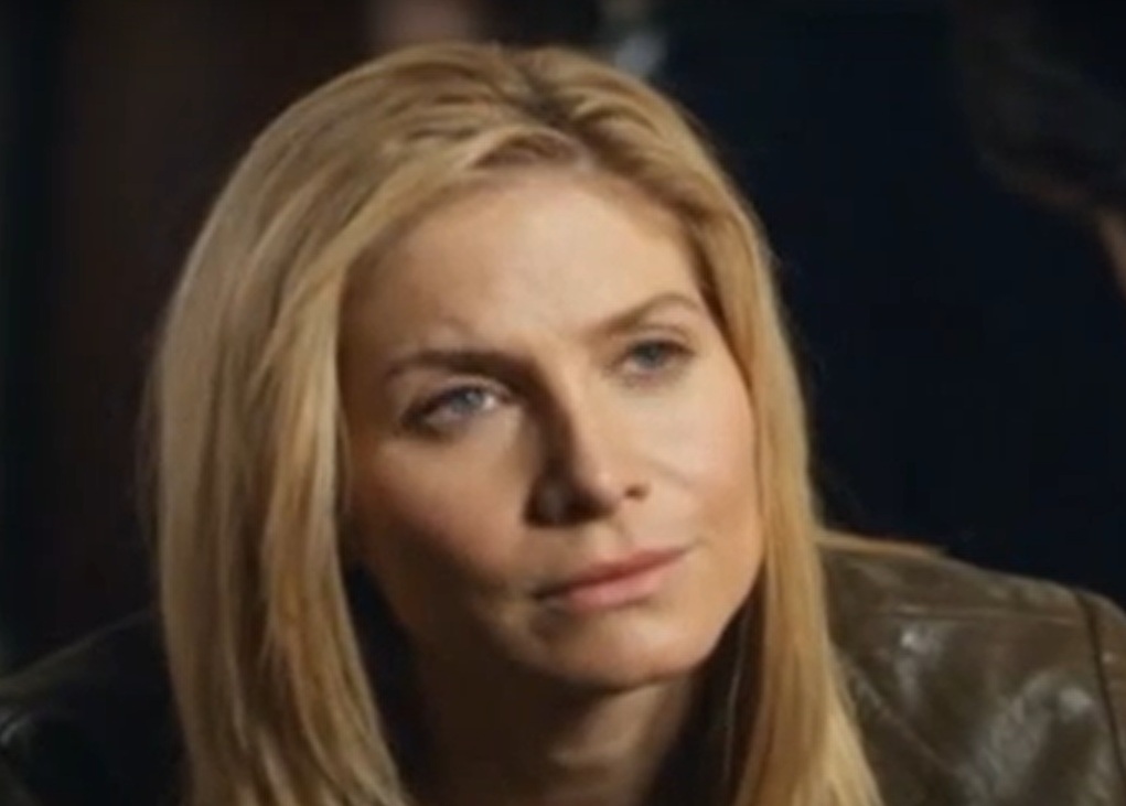 A visually captivating still taken from a pivotal moment in the television series V (2009-2011)