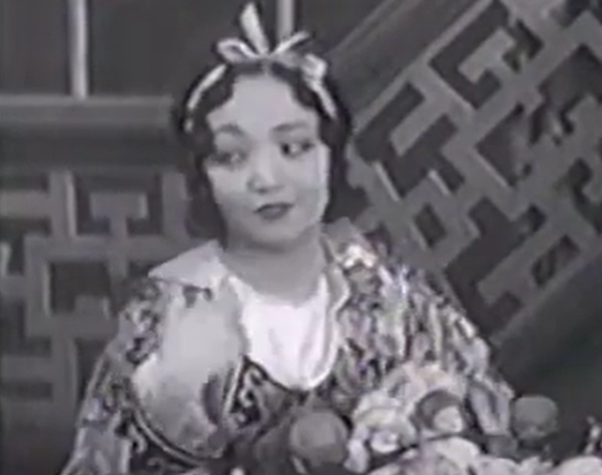 Screenshot of Anna Chang from - Singapore Sue (1932)