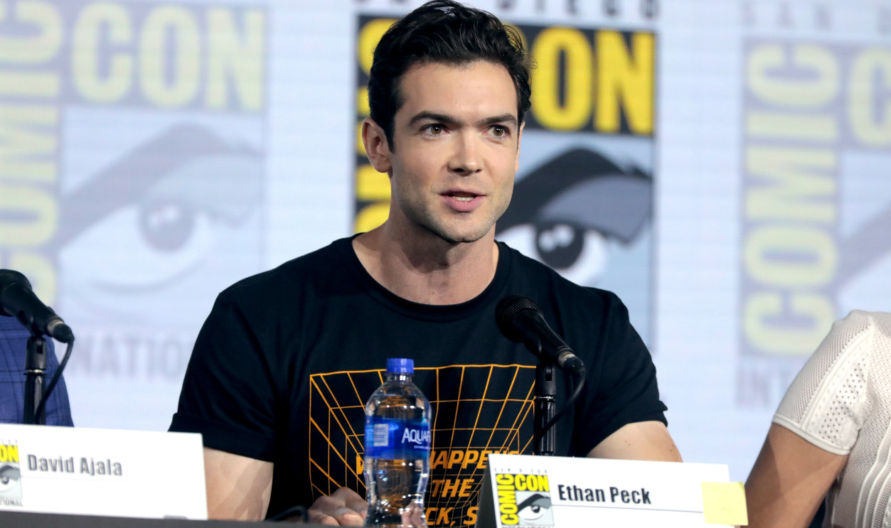 File:Ethan Peck (48441707326).jpg