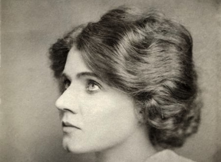 Florence Lawrence looking away from the camera