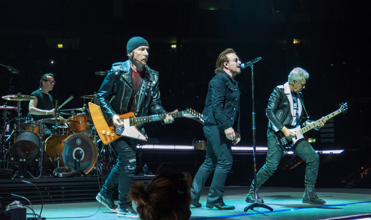 File:U2 on main stage Experience and Innocence Tour in Berlin 8-31-18.jpg